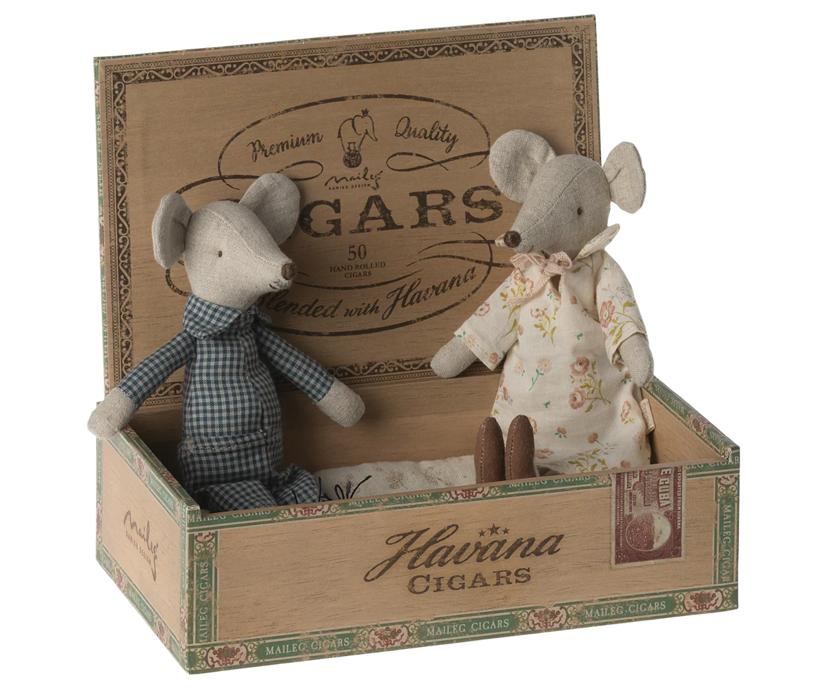 Oma und Opa Maus in Zigarrenbox Maileg